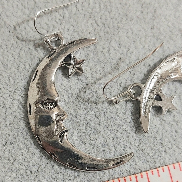 Quarter cresent MOON Face earrings - Picture 5 of 5